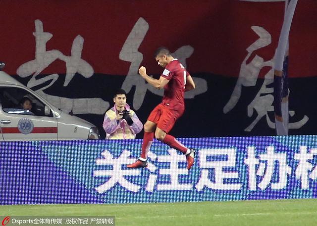 比如前段时间引无数up主挑战的;空气二郎腿，简单一个动作，比泰山还要稳，腿力和腰力可见了得